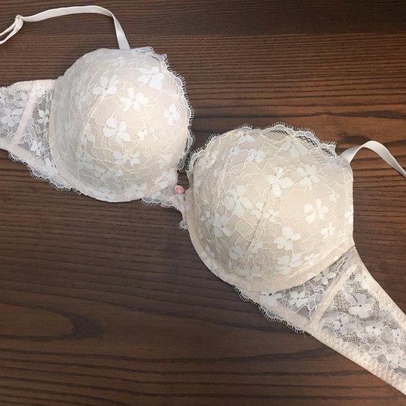 Victoria's Secret Dream Angels Padded Push-Up Bra - Picture 2 of 10